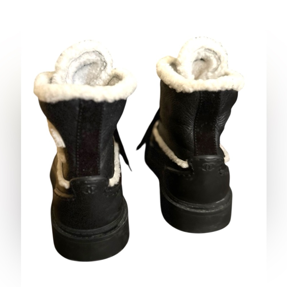 CHANEL Black Calfskin & White Shearling-Trim Lace-Up Sherpa Lined Combat Boots - Picture 12 of 15